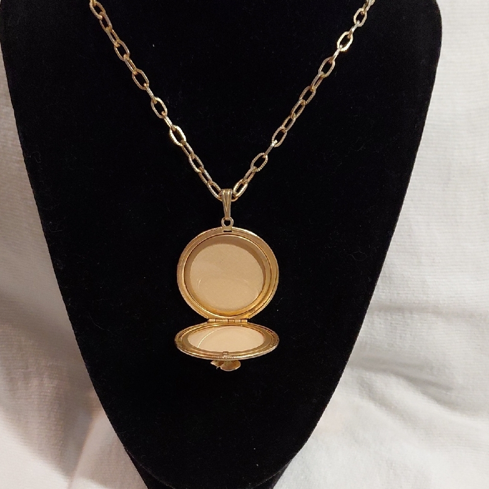 Vintage Gold Rose Locket Necklace - Women's Jewelry - Picture 2 of 4